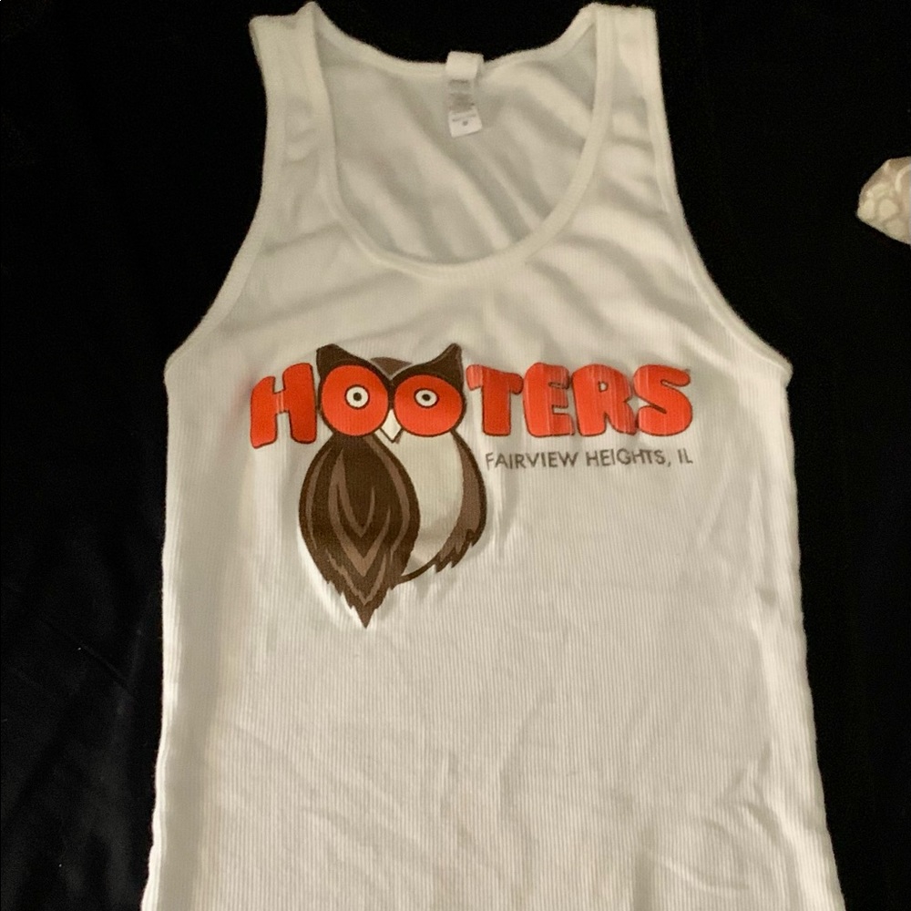 NEW HOOTERS TANK TOP SIZE M